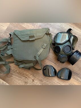Authentic U.S. Military M40 Field Protective Mask Size Medium With Bag And More